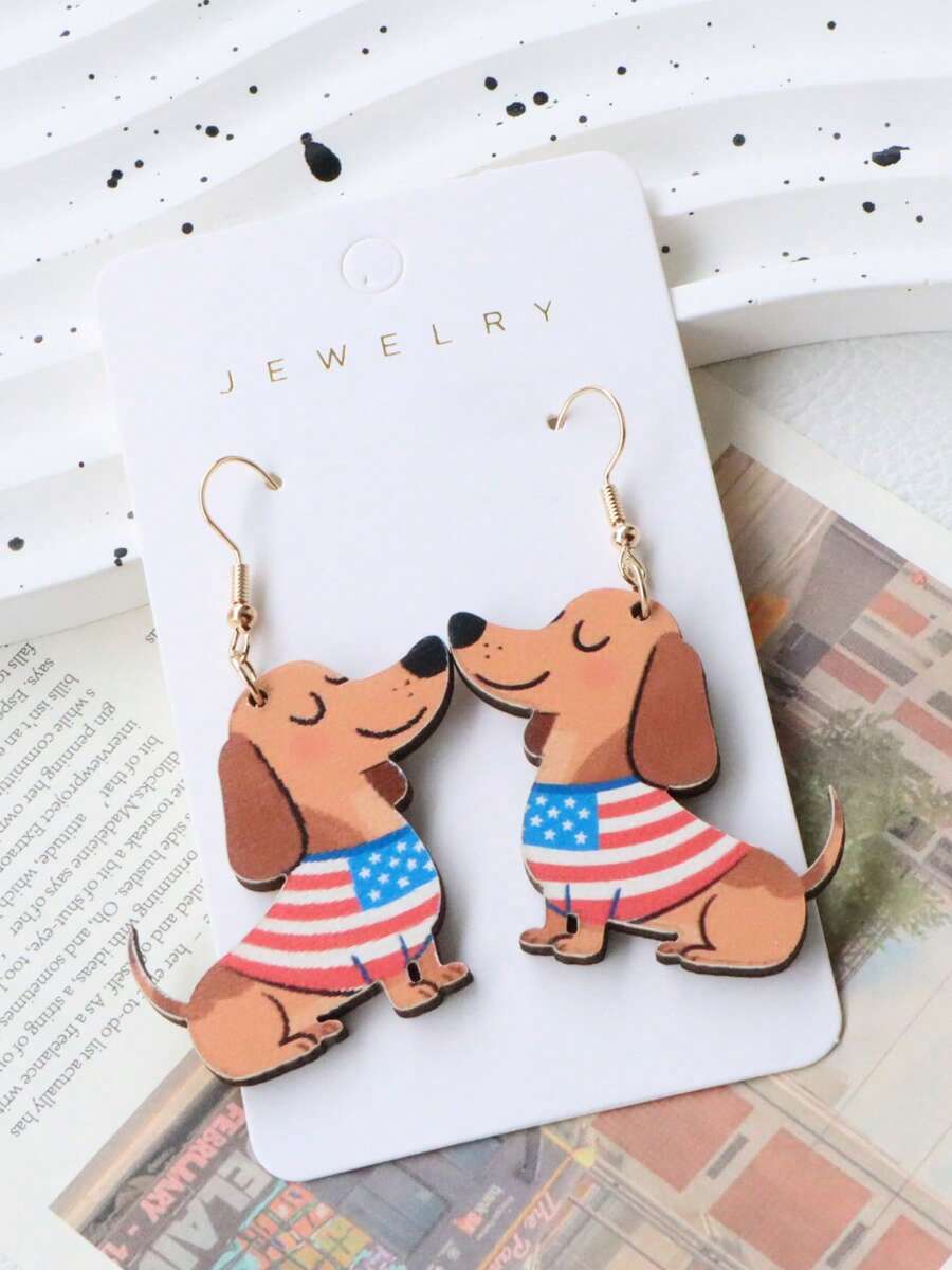 1 par de pendientes con temática de perro salchicha en rojo, blanco y azul con elementos de la bandera americana, pendientes de moda únicos excelentes para regalos de fiestas festivas