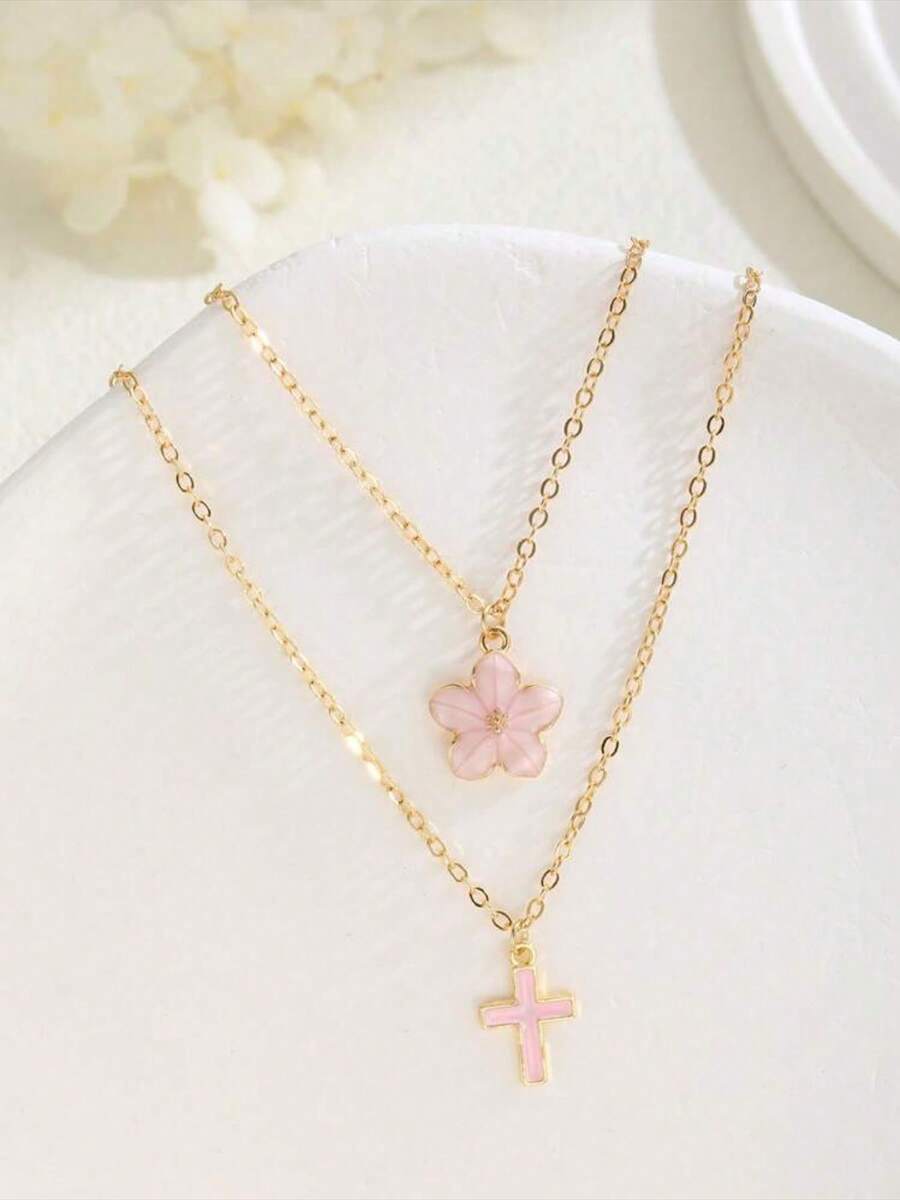 2 pièces de chaîne claviculaire, collier de couple de niche de luxe léger. Pendentif de collier de croix de fleurs de cerisier, convient pour le port quotidien, les rendez-vous et autres occasions. C'est également un petit cadeau exquis et surprenant.