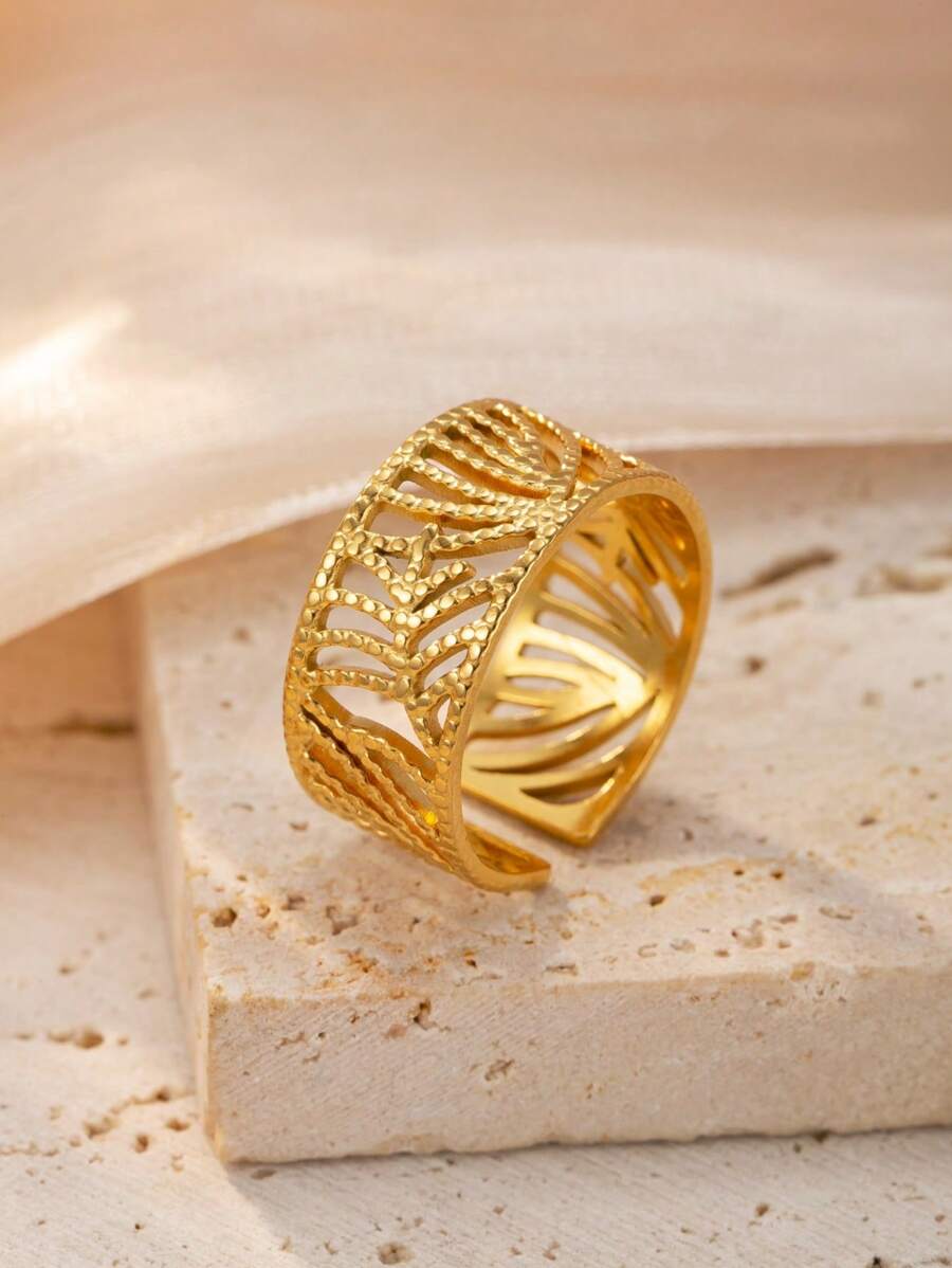 Women's Gold Ring Hollow Leaf Shape Stainless Steel 18k Gold-Plated Elegant And Retro Style Women's Jewelry Summer Vacation Daily Wear