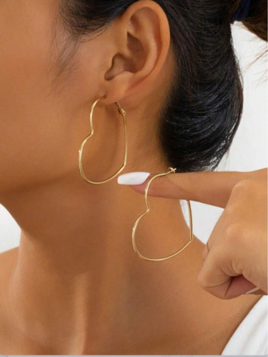 1 par de brincos de argola minimalistas em formato de coração, joias versáteis da moda para mulheres
