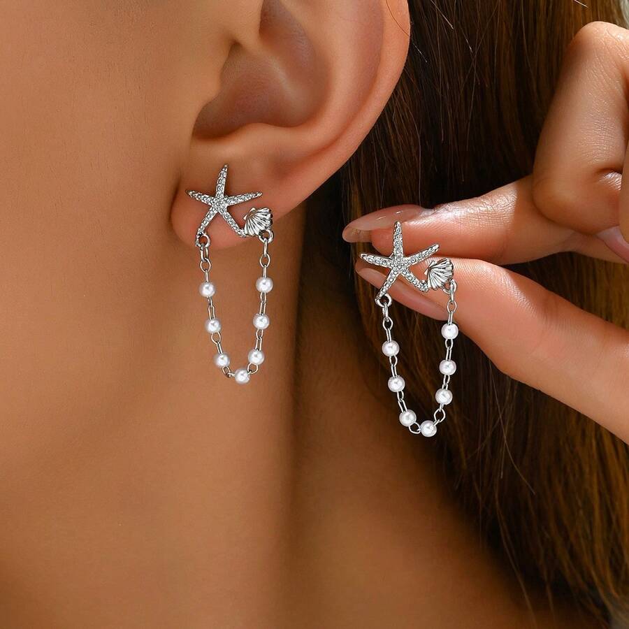 1 paire de délicates boucles d'oreilles fraîches pour femmes avec un nombre aléatoire d'étoiles et de perles de coquillages en faux perles. Boucles d'oreilles polyvalentes de conception unique, convenant pour les fêtes, les cadeaux et le port quotidien