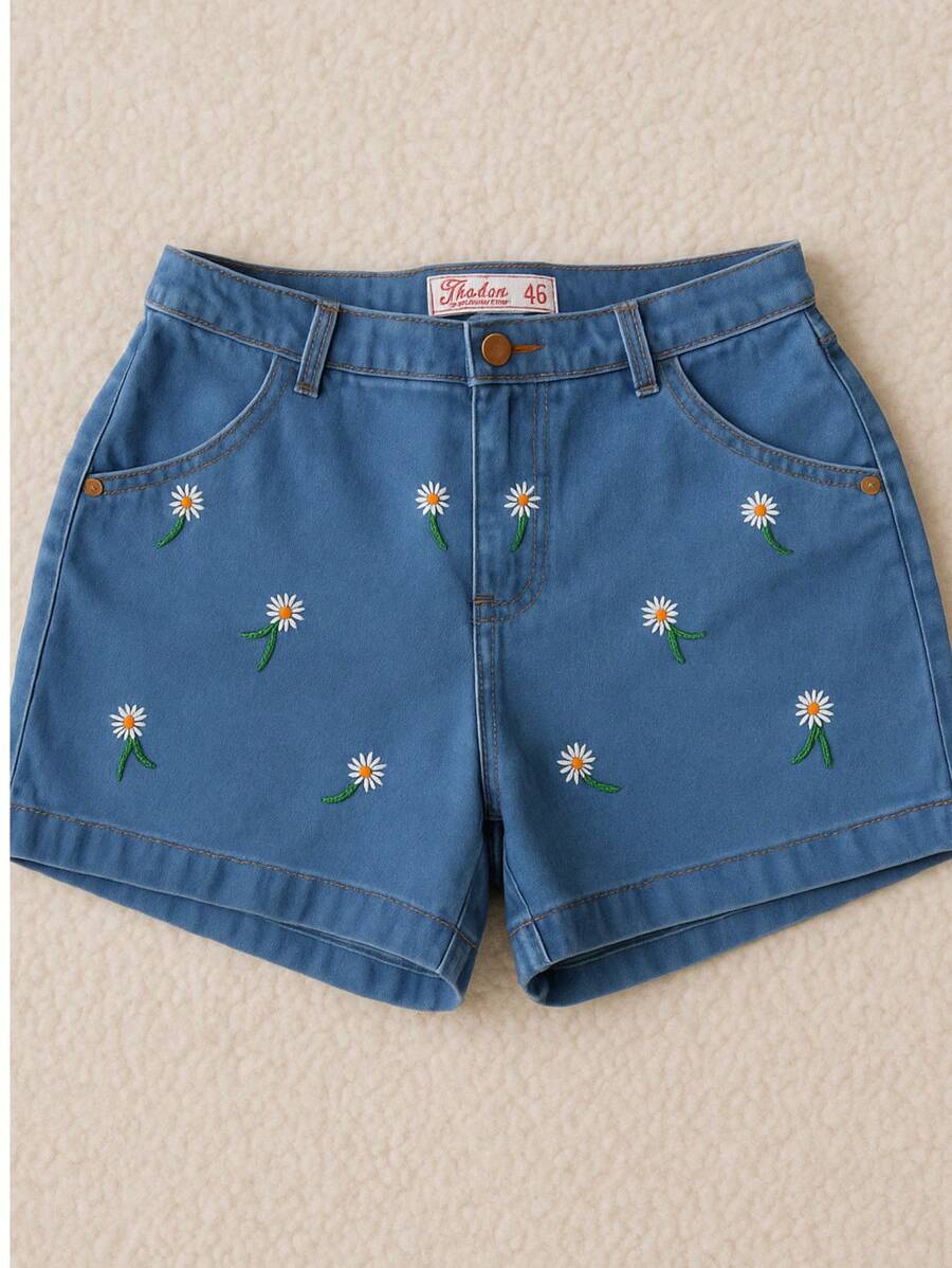 Short Jeans Plus Size Feminino com Elastano e Bordado de Girassóis - Conforto e Estilo
