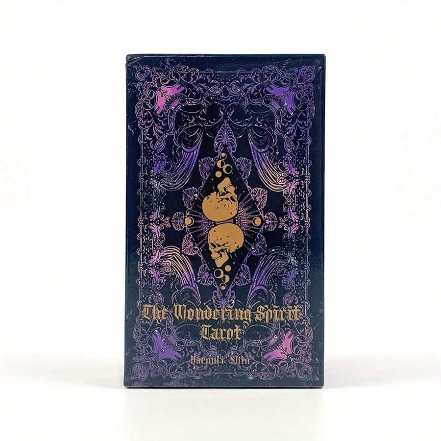 1 pièce TAROT DE L'ESPRIT VAGABOND : Un ensemble de 78 cartes à thème de voyage, avec des illustrations dorées de cartes géographiques éclaboussées et des autocollants de constellations Un guide pour la sagesse vagabonde pour le transfert d'âme Design mystérieux violet et noir, un outil de croissance spirituelle, un emballage élégant et des illustrations détaillées