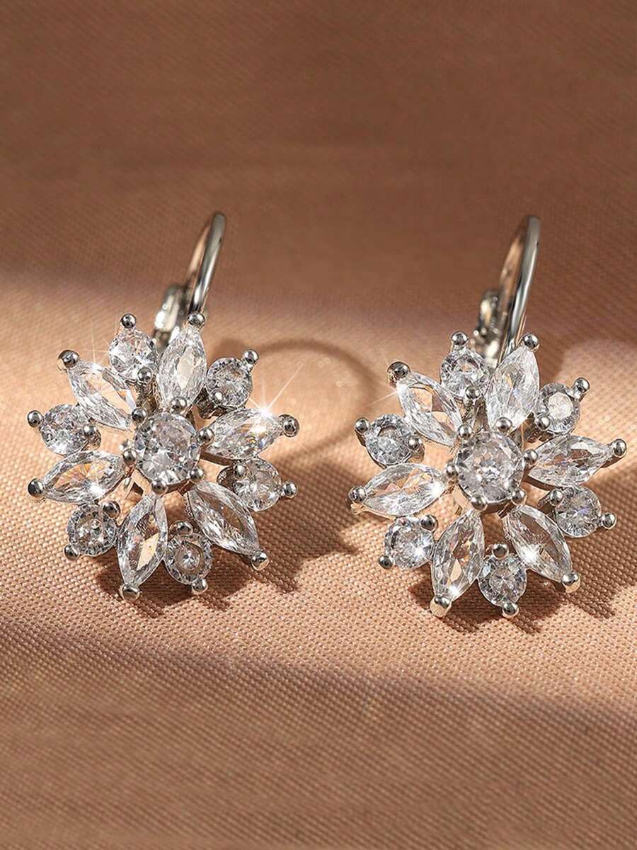 1 par de pendientes aro de clip con diseño minimalista elegante, con incrustaciones de circonita y diseño floral, perfectos para festivales y reuniones