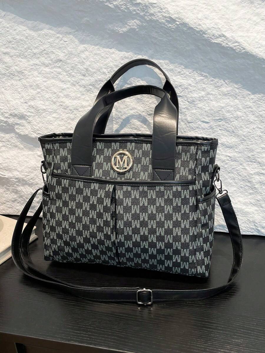 Nova bolsa tote feminina preta com estampa de letra M e grande capacidade, com vários bolsos, fecho de zíper, material de PU, adequada para compras, deslocamento para o trabalho, pode ser usada transversalmente, bolsa tote de grande capacidade