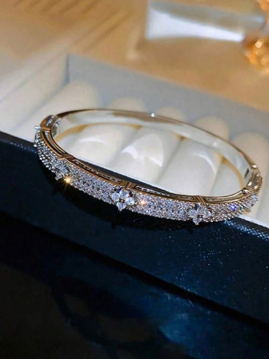 1 Stück modischer, personalisierter Mikroinkrustierter Zirkonia Blumen Armreif voll besetzt mit Strass, exklusiv hochwertig, elegant, alles passend, geeignet als Urlaubsgeschenk