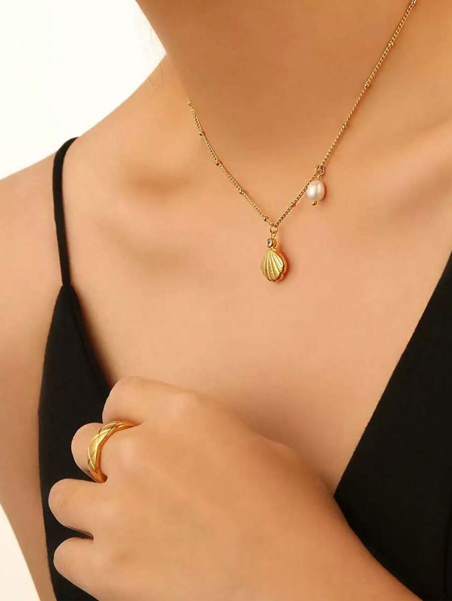 1pc Fashionable Luxurious Stainless Steel Shell & Pearl Necklace For Women, Rhinestone Decorated Pendant Freshwater Pearl Splice Neck Chain, Suitable For Daily, Date, Beach Vacation Wearing