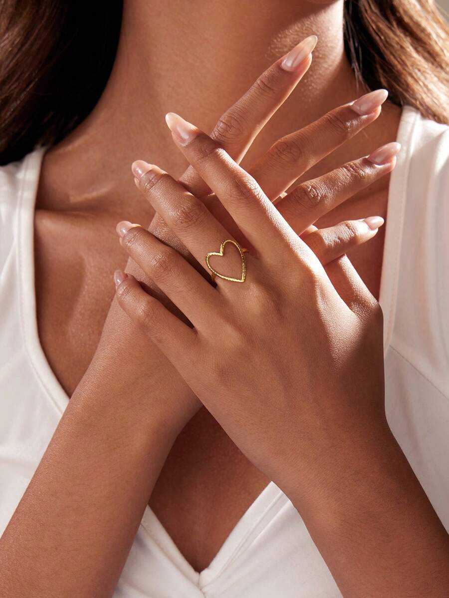 1 pièce Bague pour femme en acier inoxydable plaqué or 18 carats, style minimaliste, avec un seul cœur ajouré, et de luxe léger