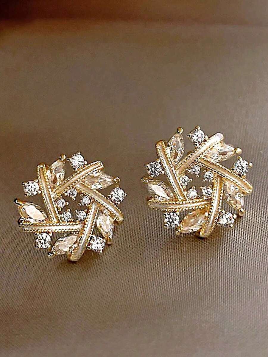 1 par de elegantes y de moda pendientes blancos con diseño cruzado de copos de nieve