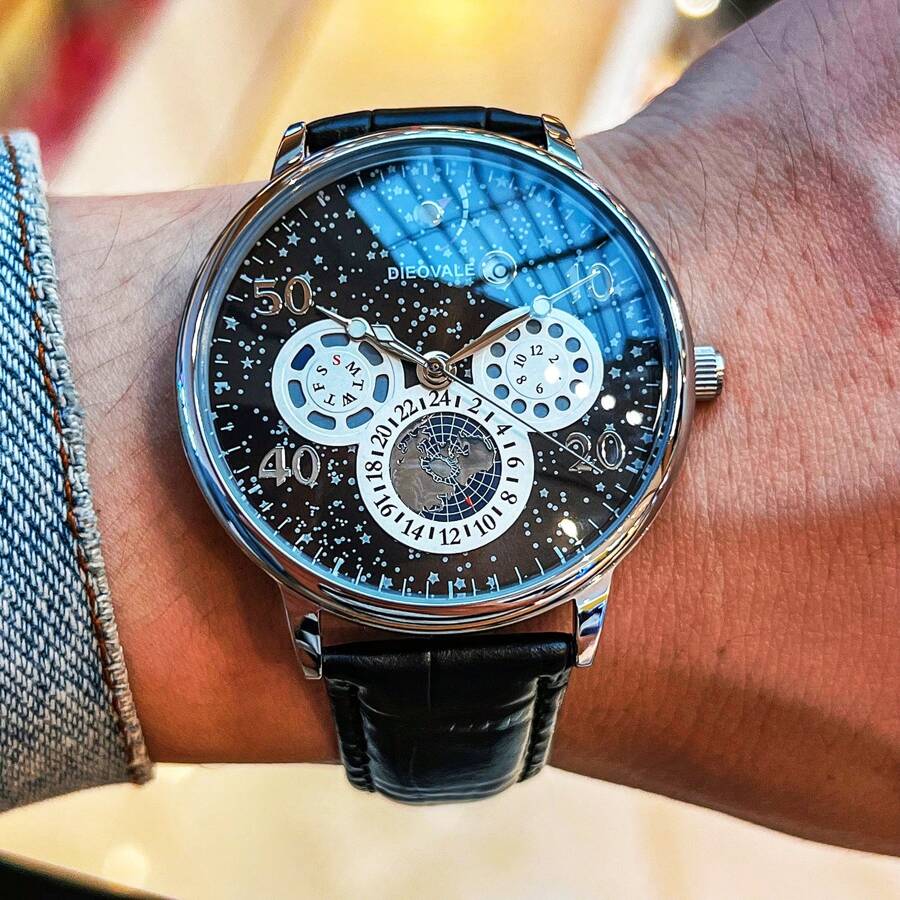 1 Stück DIEOVALE Herren automatische mechanische Uhr, Cut Out Design mit Dreifach-Kalender, personalisierte kreative Mode, Schmetterlingsverschluss Lederarmband