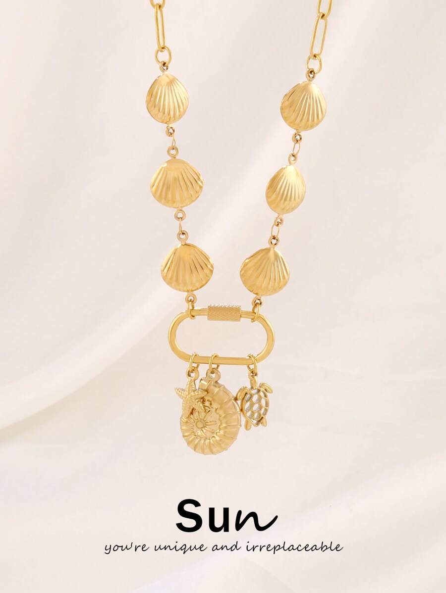 1 pièce Collier pendentif en acier inoxydable avec charme de conque, étoile de mer, tortue océanique et coquillage creux. Design mode. Collier chaîne pour femmes, bijoux