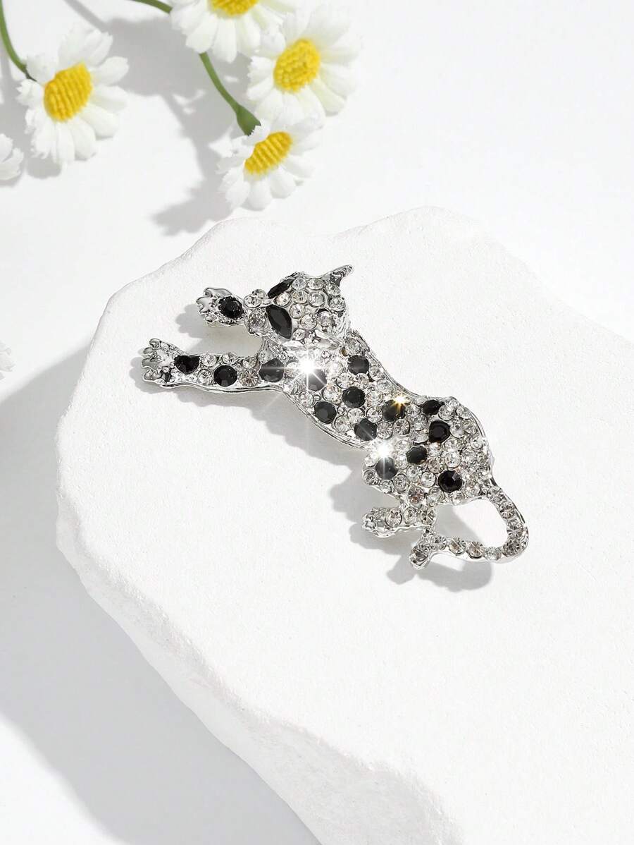 1pc Luxury Crystal Studded Leopard Shape Brooch Pin, Fashionable Unisex Accessory For Daily Wear & Party Decoration Backpack For School