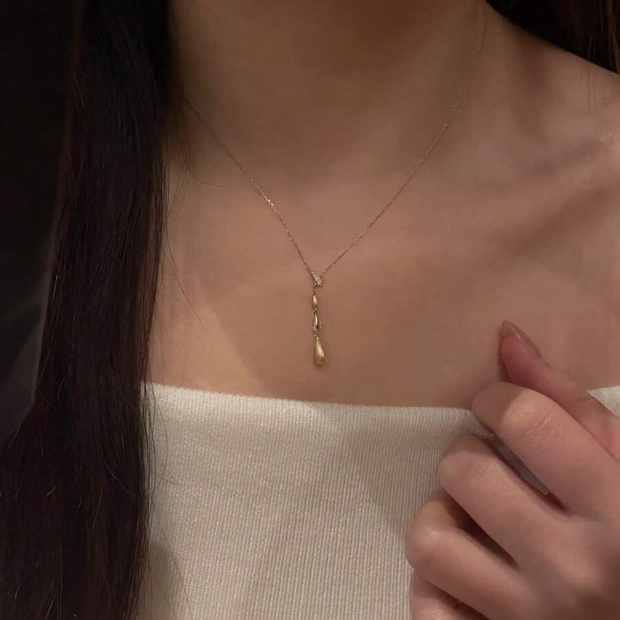 Colar minimalista com pingente de gota d'água para mulheres, corrente delicada de clavícula, chique e versátil