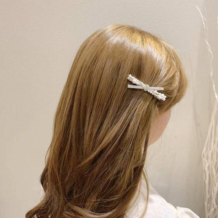 1 Peça Presilha de Cabelo de Liga de Zinco Retrô Brilhante com Pérola e Strass, Presilha Lateral de Design de Laço e Cruz Luxuosa, Acessório de Cabelo de Menina Doce Estilo Y2K, Adequado para Maquiagem Diária, Festa, Dia dos Namorados e Outras Ocasiões, Clipes de Garra, Presilha de Jacaré, Presilhas para Cabelo, Slide de Cabelo, Garras de Cabelo