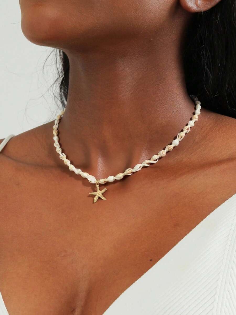 1 colier cu mărgele naturale din scoici, stil plajă, cu pandantiv lucrat manual, cu stea de mare tropicală, bijuterii la modă, inspirate de ocean, tip choker pentru femei, potrivit pentru vacanță, petrecere și purtare zilnică. Modelele naturale de scoici sunt distribuite aleatoriu.