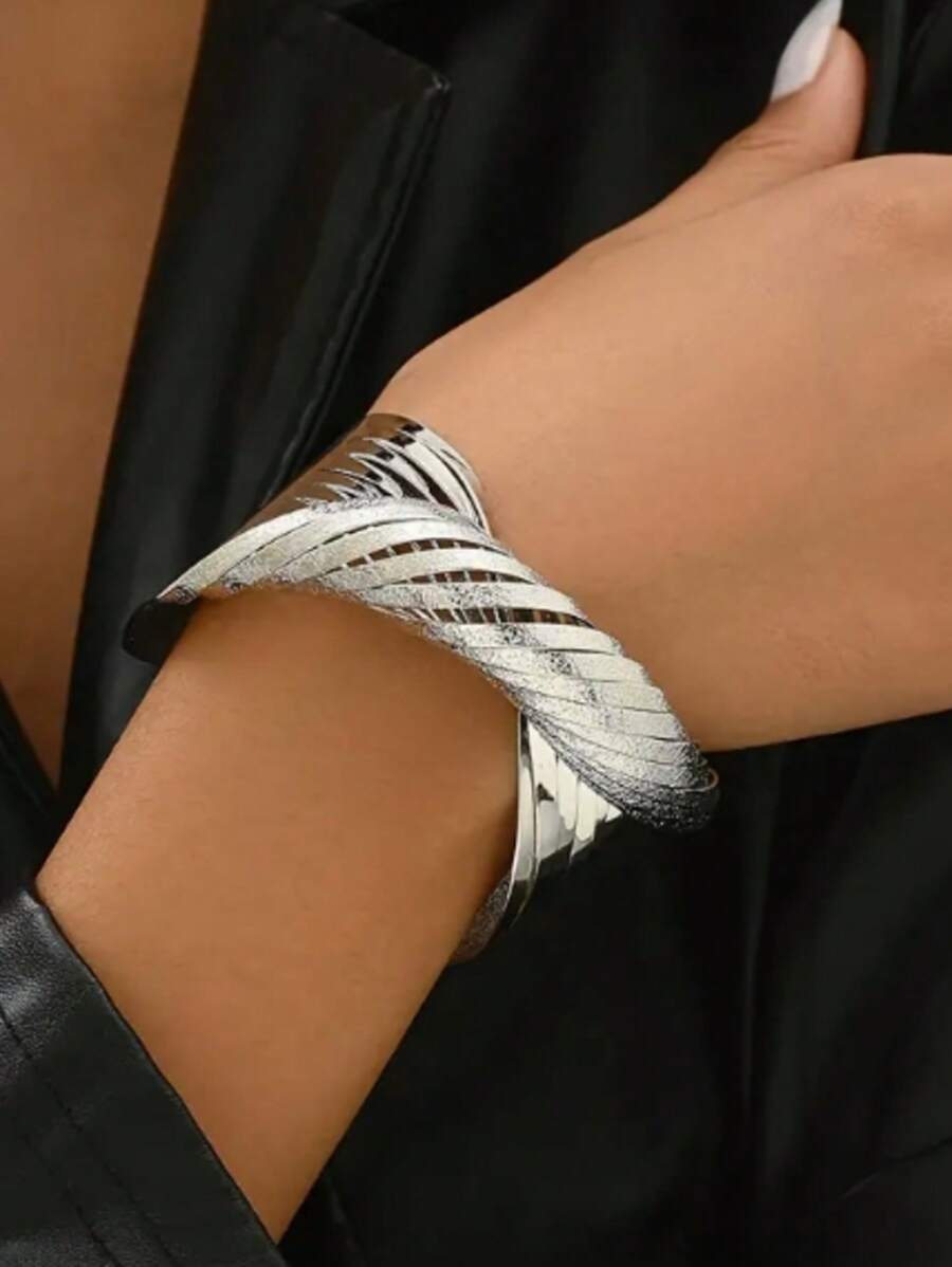 1 pieza Brazalete de bangle abierto con línea exagerada y acabado mate, adecuado para el uso diario de mujeres