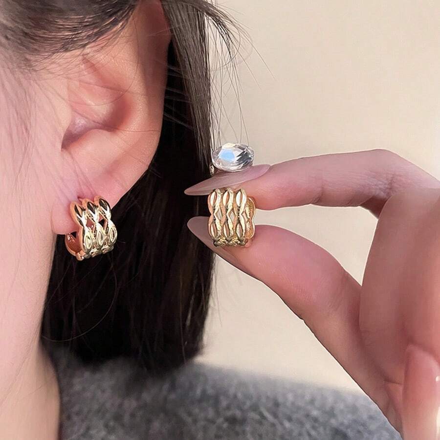 1 Pair Hollow Copper Earrings For Women, Exuding High-End Elegance