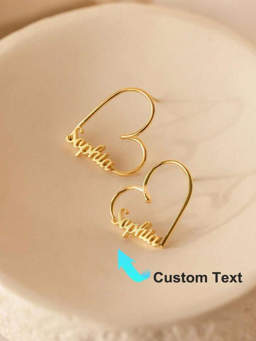 1 Paar Herz-förmige Ohrringe mit individuellem Namen von Caitlyn, minimalistisch, in Goldfarbe aus rostfreiem Stahl, individuell beschriftete Herz-Ohrringe, handgemacht, Hochzeit, Valentinstag Schmuck, perfektes Geschenk für sie