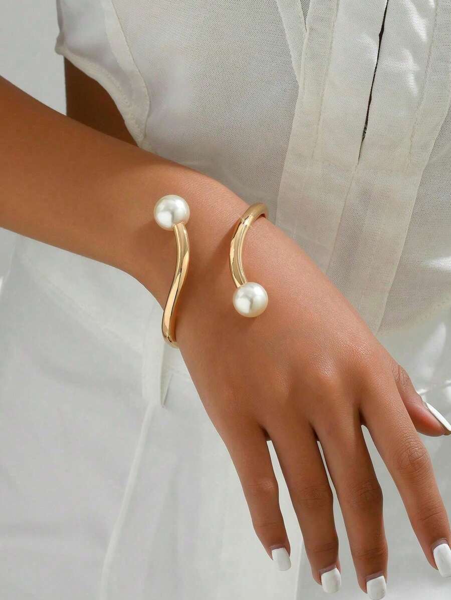 1 pièce Bracelet géométrique minimaliste symétrique orné de perles, bracelet élégant vintage chic de haute qualité pour dame raffinée. Convient pour les déplacements quotidiens, les rassemblements, les voyages romantiques, les rendez-vous, le style de rue, les occasions d'affaires, les couples