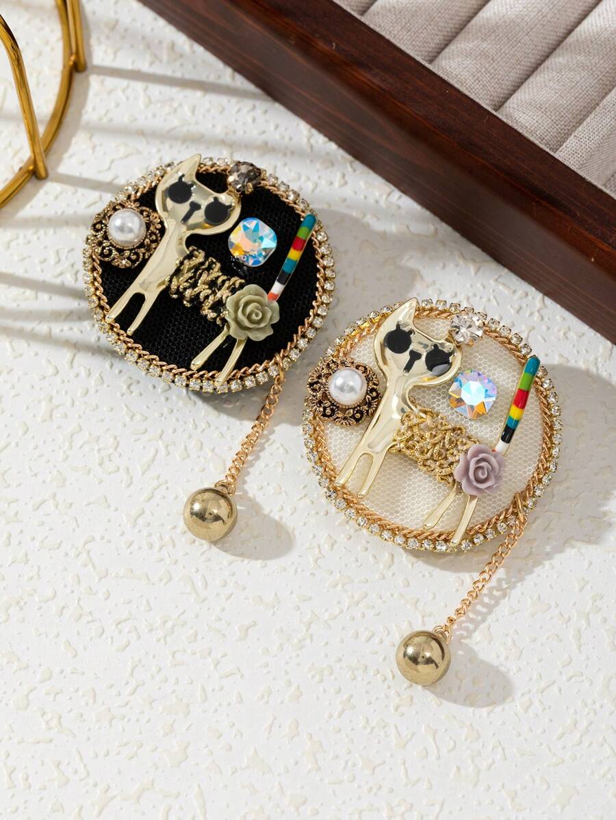 1 Pc Elegant Cute Cat Design, Sparkling Accessory, Golden Crystal Border, Collegiate Badge Style Women Brooch, Luxurious Jewelry Brooch Suitable For Dating, Everyday Wear, Gift