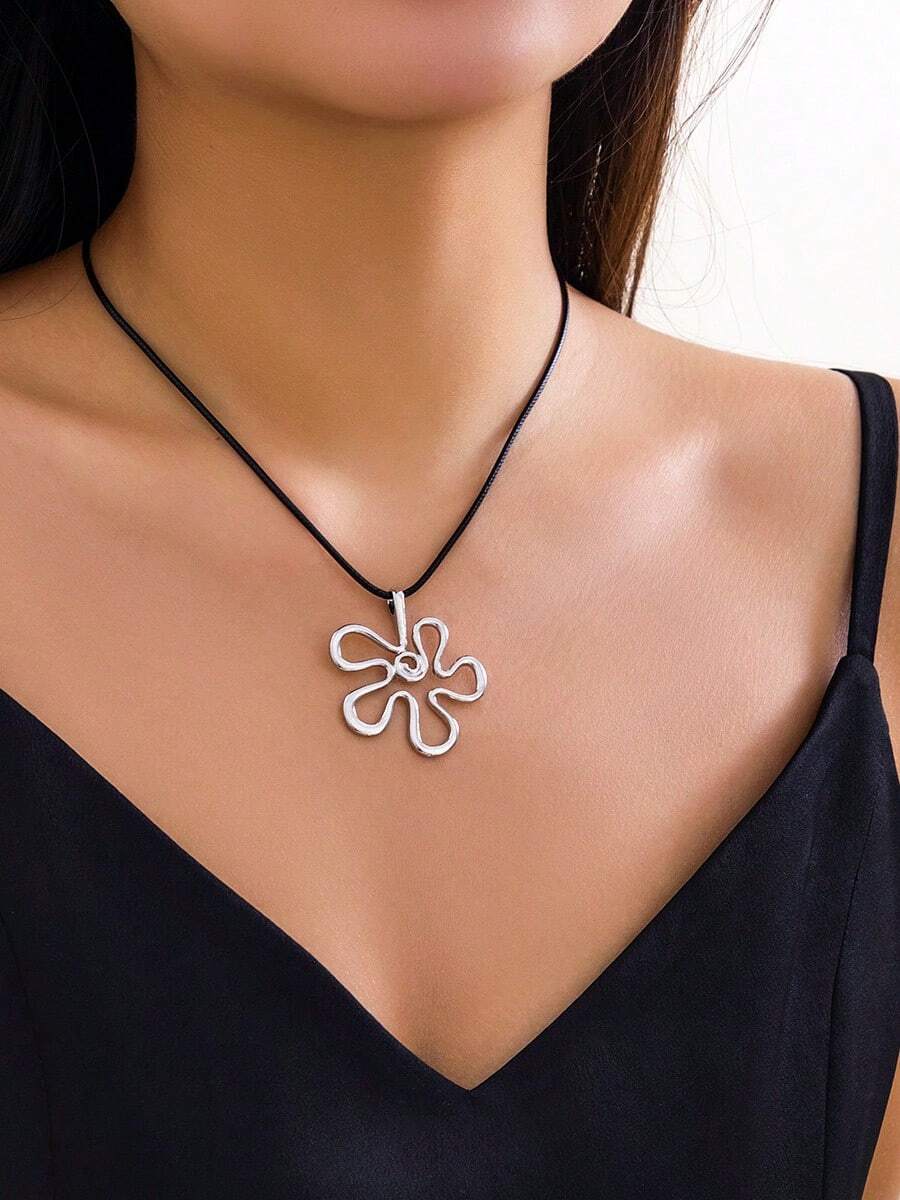 1pc Minimalist Silver Flower Pendant Necklace, Versatile Choker Necklace For Daily Wear