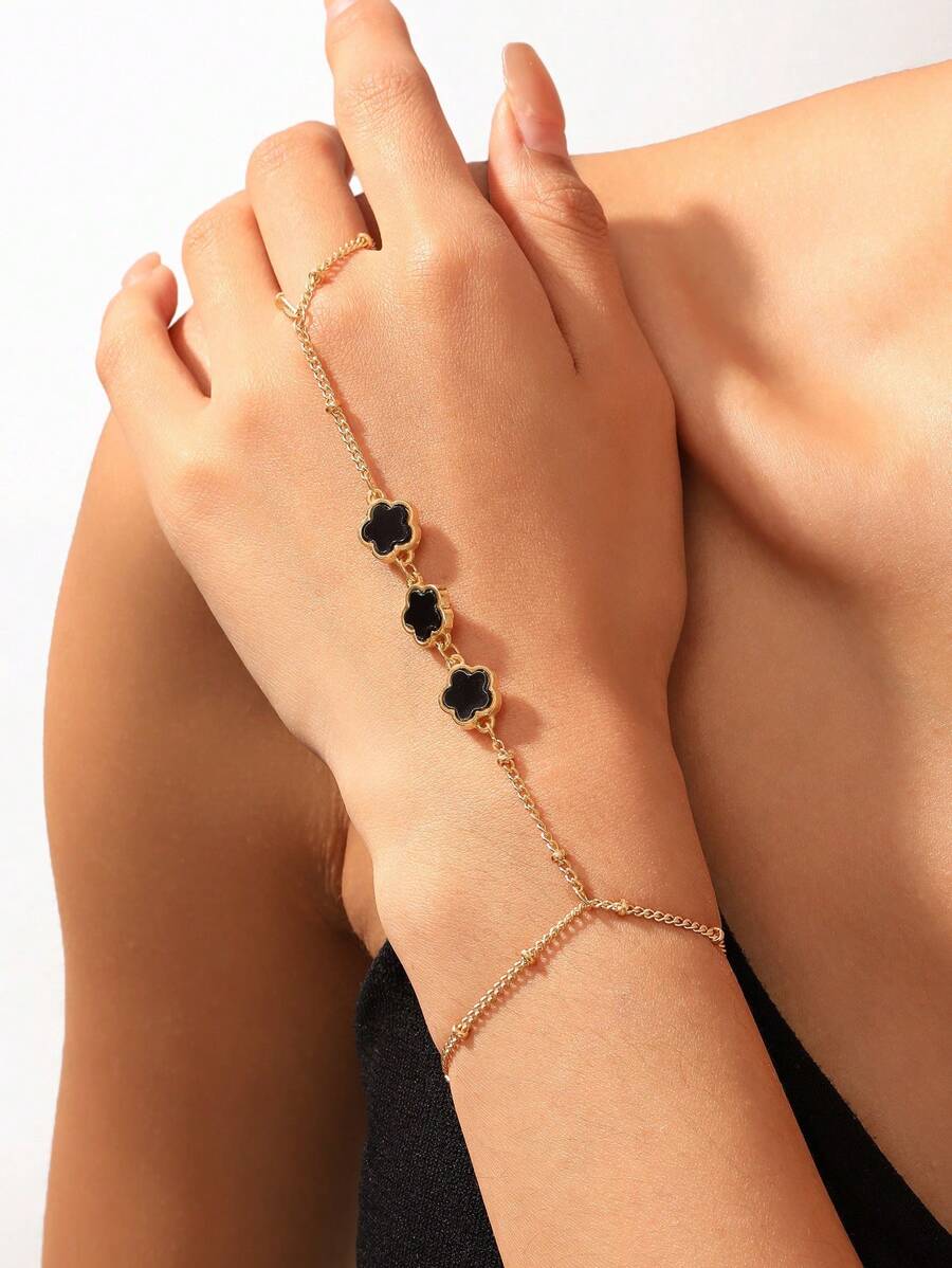 1pc Fashionable Intricate Clover Design Finger Bracelet For Daily Wear, Summer Jewelry (Random Bead Quantity)