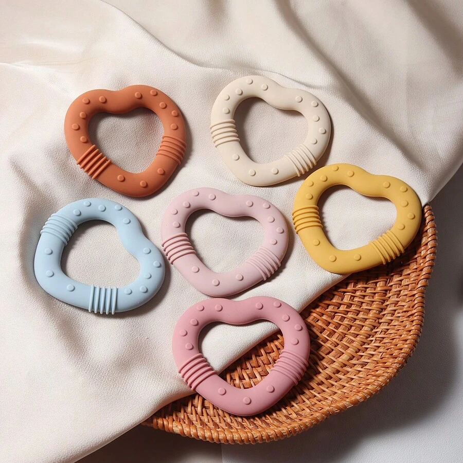 Bacchetta da dentizione a forma di cuore in silicone per bebè, giocattolo da masticare per la cura dei denti del bambino con più punti di stimolazione