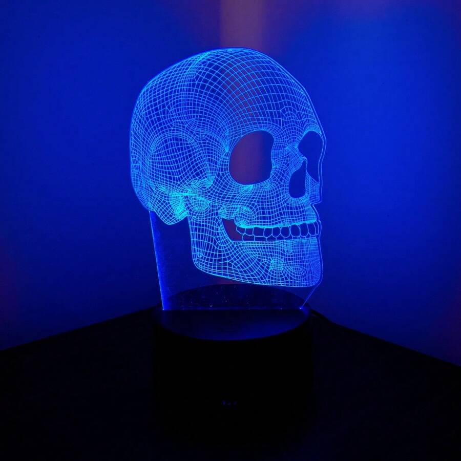 1 Stück 3D Schädel-förmige LED Tischlampe, USB betrieben - Moderne Schreibtisch Dekoration, geeignet für Schlafzimmer, Büro, Halloween Geschenk, Stimmungsbeleuchtung, Büroschreibtischlampe, Dekorationsbeleuchtung, Heim-Atmosphäre, Kreatives Design, Wohndekoration