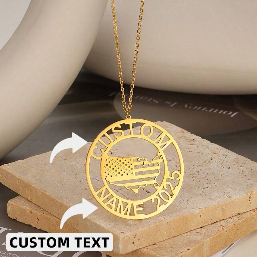 Collar personalizado con impresión del mapa de EE. UU. y nombre y fecha, colgante de acero inoxidable con grabado personalizado, joyería estilo punk-hip hop para mujer, ideal para el Día de la Independencia, uso casual o accesorio para fiesta, joyería patriótica, temporada de regreso a la escuela