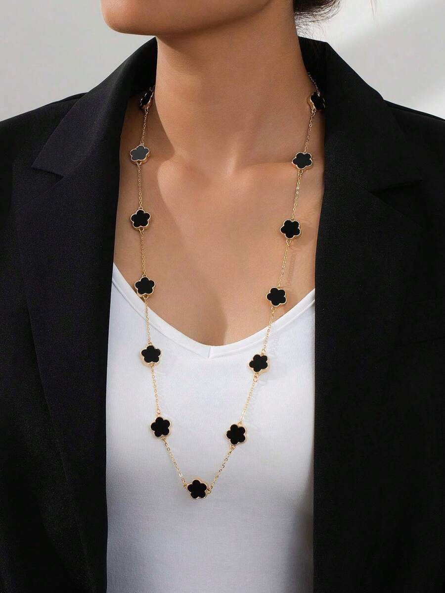 1 colar elegante com pingente de trevo de quatro folhas preto, adequado para roupas do dia a dia e suéter