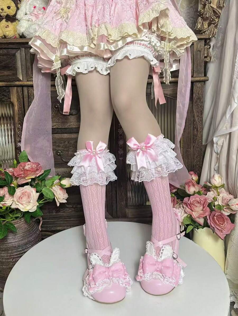 1 par de calcetines medianos de mujer estilo Lolita en color rosa con adornos de encaje blanco 3D, moño y recorte en forma de corazón