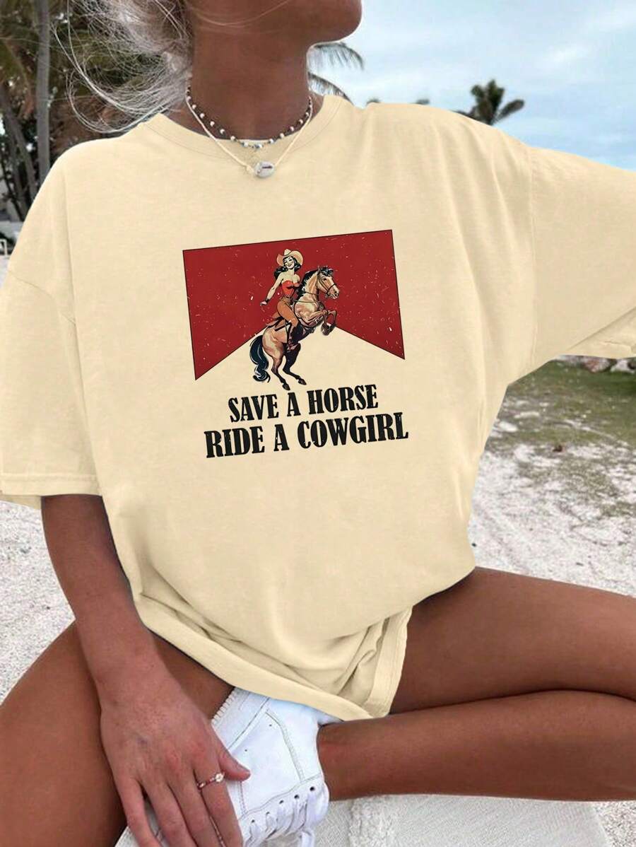 T-shirt grafica da donna taglie forti per l'estate "SALVA UN CAVALLO CAVALCA UNA COWGIRL", top casual e comodo per uso quotidiano, vibes da vacanza