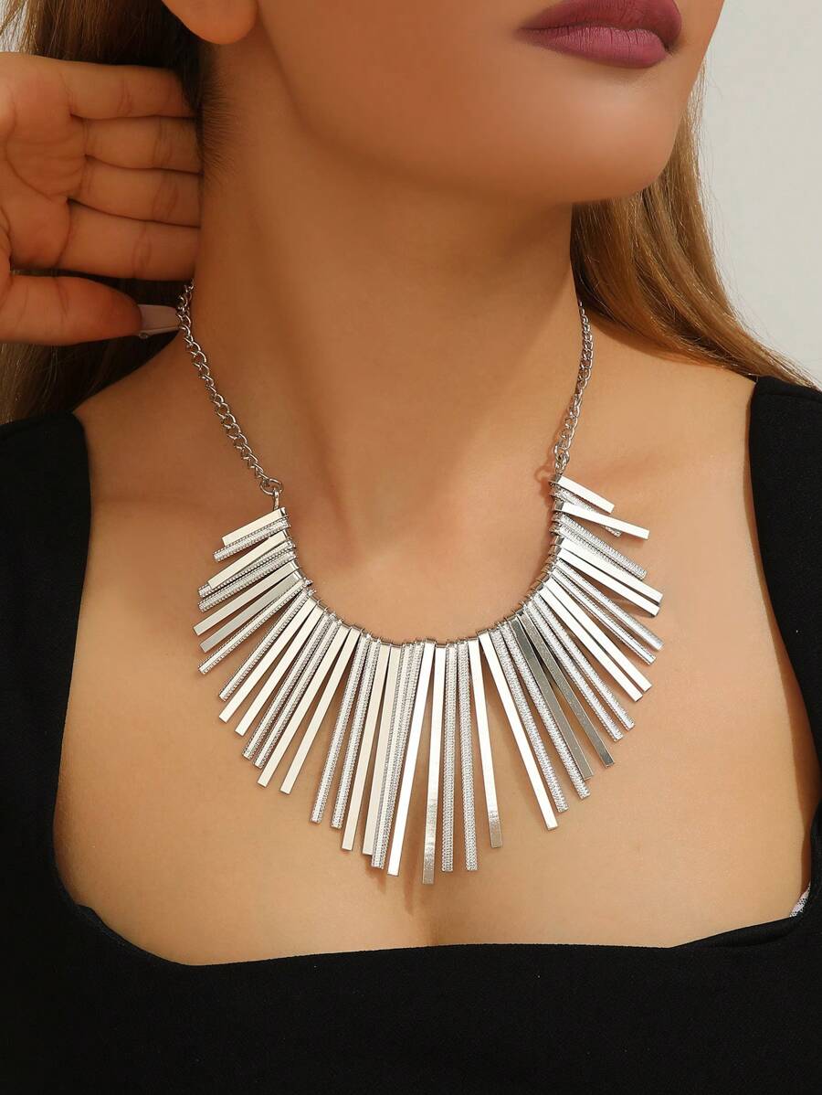 1 pièce Long collier punk à motif floral en métal avec pompon