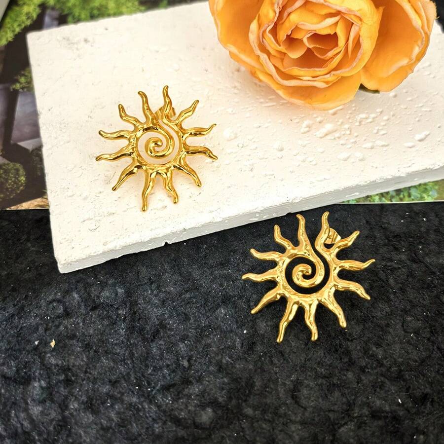 1 par de pendientes minimalistas retro de acero inoxidable chapado en oro con forma de sol irregular retorcido, pendientes populares europeos y americanos con diseño de flor de sol