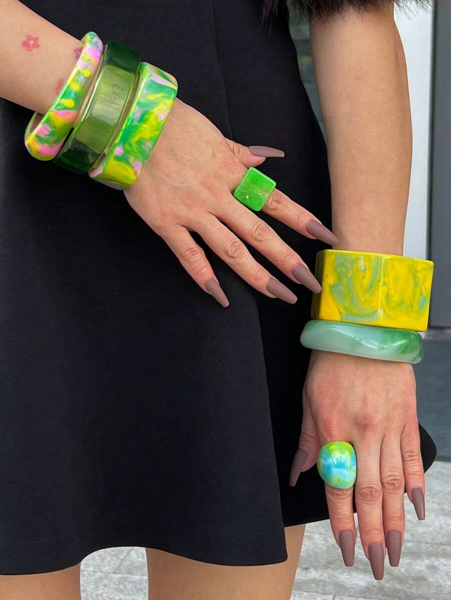 1 pieza Nuevo brazalete de resina transparente, diseño geométrico de color brillante, teñido degradado tipo macarrón, versátil para banquetes y fiestas, se puede usar durante todo el año, brazalete verde
