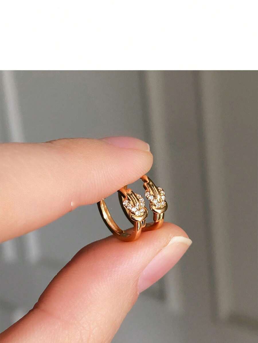 Ein Paar exquisite S925 Sterlingsilber-Zirkonia Knotenclip-Ohrringe für Frauen, einfache und vielseitige Accessoires für den täglichen Gebrauch, Freundschaftsgeschenke für Mitschüler und Freunde