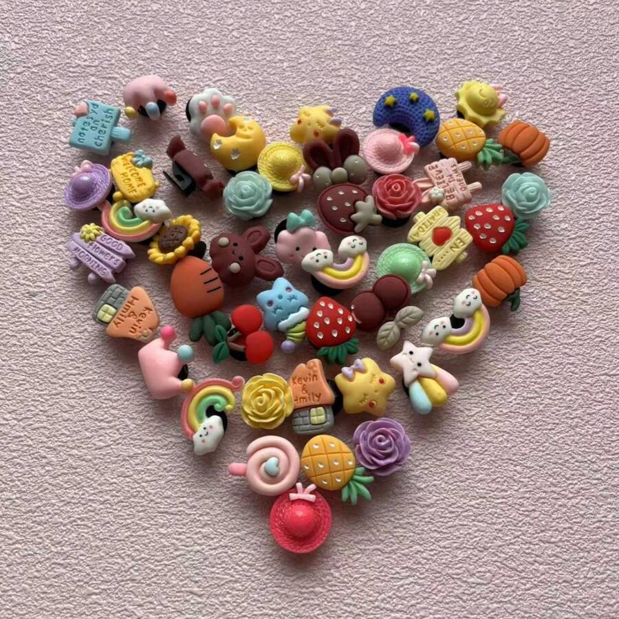 Set de 15 piezas de dijes con patrones de dibujos animados de colores aleatorios para decorar zapatos (no es una decoración insertada en una sola pieza)