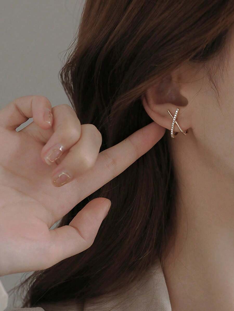 1 paire de boucles d'oreilles pour femmes aux formes de croix minimalistes micro-incrusté de zircone, accessoire de bijoux de mode, convient pour les fêtes et les tenues de soirée