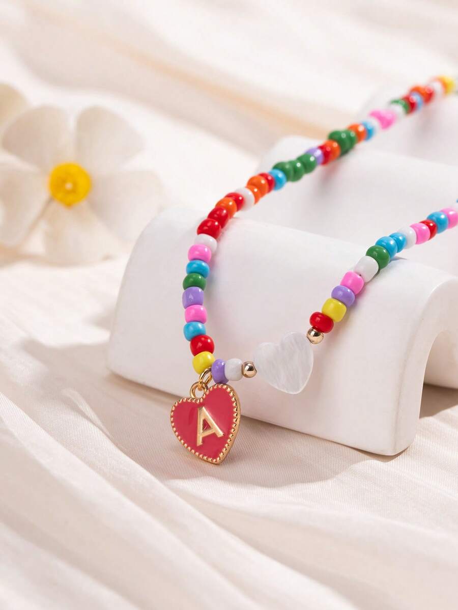 1 pieza Collar con colgante de letra inicial colorido y lindo, collar con cuentas de moda, collar con colgante de alfabeto hecho a mano, regalo de vacaciones