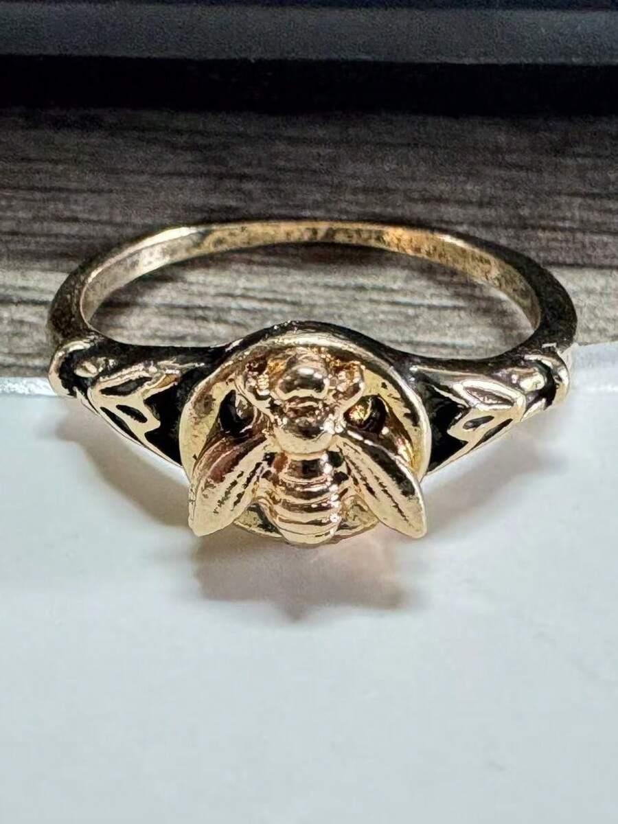 Bague vintage de style bohème avec détail de motif abeille et floral, accessoire de mode convenant pour un port quotidien et les cadeaux