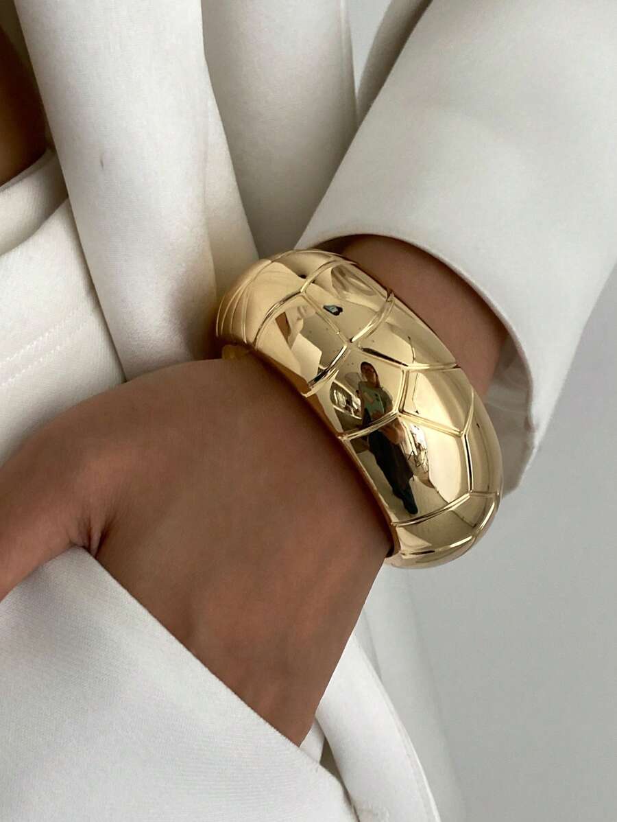 1pc European & American Style Exaggerated Geometric Metal Cuff Bracelet, Vintage Minimalist Wide Unique Design Wrist Bangle, Fashionable Jewelry For Women