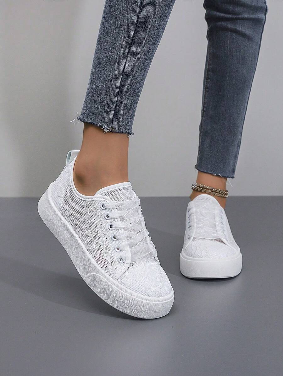 Sneaker da skate traspiranti in rete per donna, scarpe casual alla moda di colore bianco