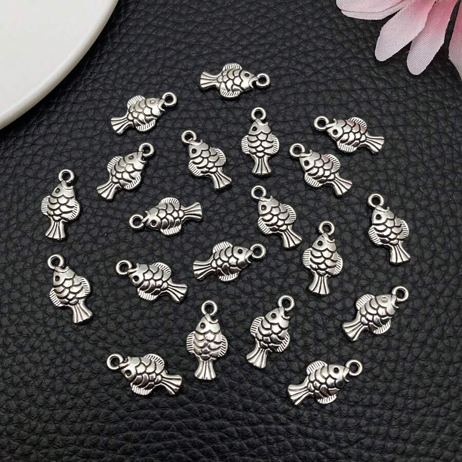 20/30/50 piezas Colgantes de aleación con diseño de lindo pez en color plata envejecida de 10x19mm para hacer joyas, accesorios DIY de pulsera, collar y aretes con temática marina