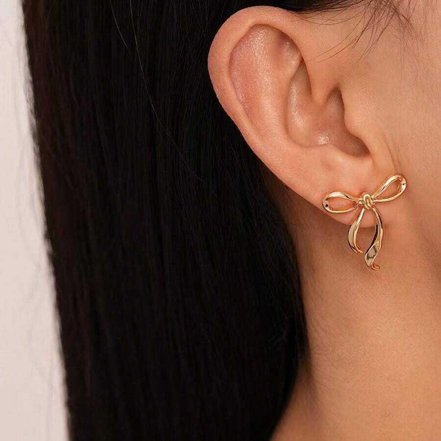 1 Pair Fashionable Luxury Elegant Gold Metal Bowknot Stud Earrings For Women, Suitable For Daily, Banquet, Party Wear