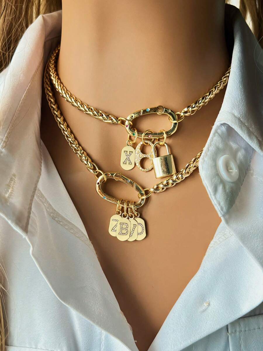1 Stück Damen Halskette mit buntem Strass-Ovalbügel, Strass-Anhänger in Form einer Schweinenase und Buchstabenanhänger. Der Stil ist süß, hochwertig und eignet sich als Geschenk oder für den Urlaubsoutfit