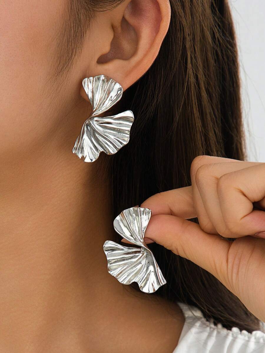 1 Paar vintage elegante asymmetrische Blatt-förmige Ohrringe in Silber, geeignet für täglichen Gebrauch von Frauen, Dates, Partys