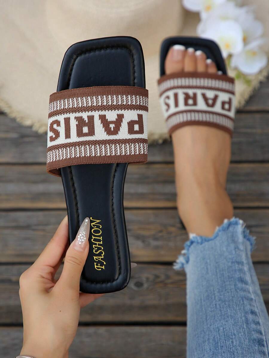 Nouvelles sandales d'été 2025 pour femmes grandes tailles avec imprimé lettres, sandales de plage décontractées et légères pour les vacances