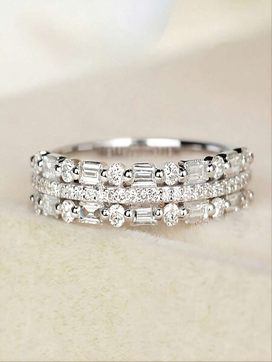 Élégante bague de mariage de mariée, bague avec cubiques de zircone micro-sertis, bague de fiançailles romantique pour femmes, bijou - symbole de l'amour, cadeau parfait pour elle, convient pour un port quotidien et pour le mariage, toutes saisons