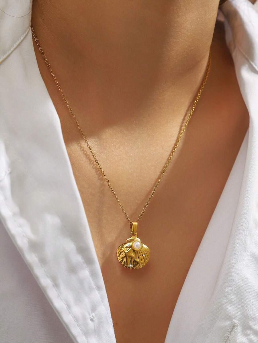 1pc Tropical Vacation Seashell Inlaid Pearl Titanium Steel Necklace For Women, Fashion Choker Necklace For Holiday And Daily Wear, Gift