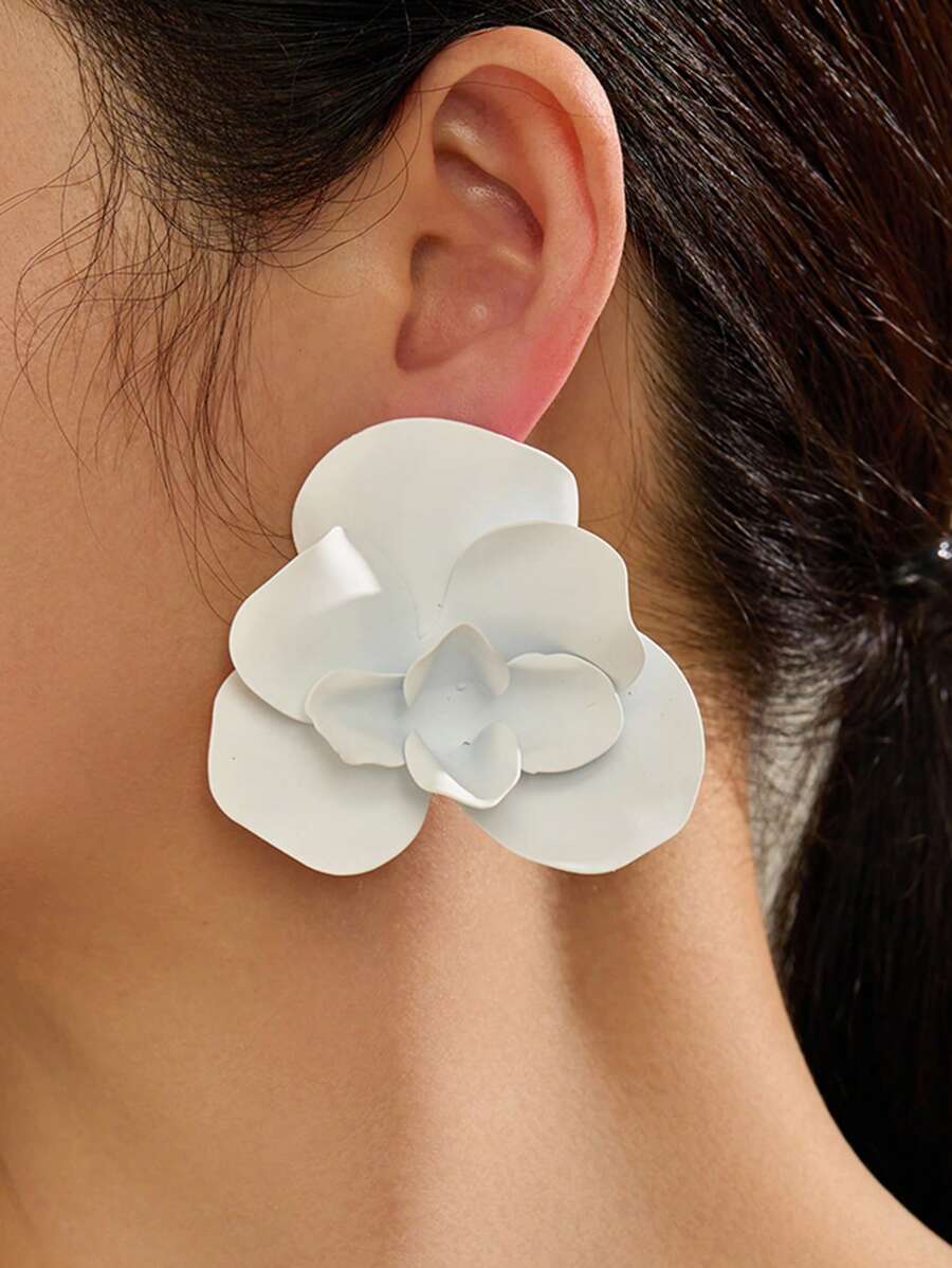 1 paire de boucles d'oreilles cloutées en métal 3D exagérées en forme de fleur, pour femme, usage quotidien, professionnel, voyage, fête